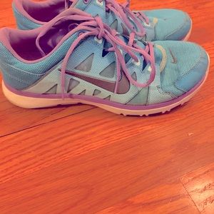 Women’s teal and lilac Nike sneakers in euc size10